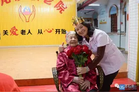 石龙敬老院“双喜临门”：百岁老人多一个、院长荣誉添一项图片