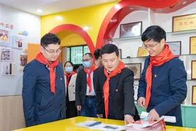 新余市长青小学调研落实《意见》精神图片
