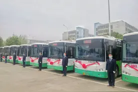 武汉公交开通今年首批16条微循环线路，覆盖全市158个居民小区，便利市民“最后一公里”出行图片