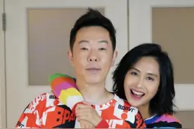 黄贯中迎57岁生日 妻子朱茵晒亲密合照送祝福图片