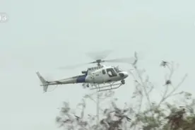 美墨边境移民尝试偷渡入境，美国出动直升机严防死守视频封面