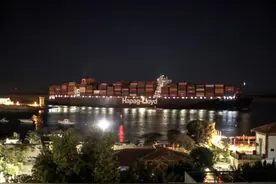 运河解封了才发现，现在苏伊士航线上运的“中国车”，足有5000辆图片