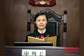 脊梁不弯 映雪如梅——追记“全国模范法官”周春梅图片