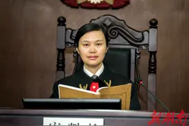 脊梁不弯 映雪如梅——追记“全国模范法官”周春梅图片
