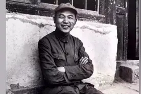 主席与他从未谋面，却开口就借2500块 他命令下属：送去5000元图片