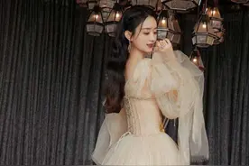 用行动为国货代言！赵丽颖丁真穿国产服饰现身活动图片