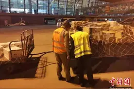 瑞丽航空向瑞丽运输逾一千公斤防疫物资图片