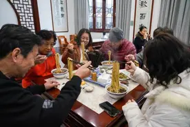 奥灶面、袜底酥、青团子……一起来品味“舌尖上”的昆山图片