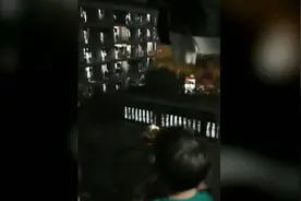 61秒丨郑州一高校男生在阳台练唢呐 引燃对面宿舍楼集体狂欢视频封面