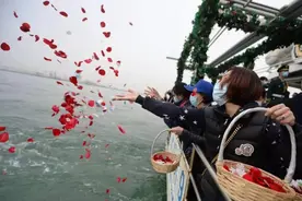 骨灰撒海活动正式恢复 京津冀今日联合开展骨灰撒海清明公祭活动图片