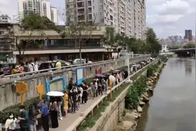 开业8分钟取号7000位！深圳文和友开业，队伍排到河对岸图片