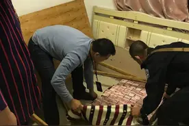 400万现金铺满床底，现场“壮观”警察都惊呆，背后隐情曝光图片