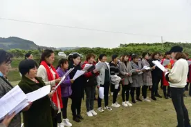 四川阆中农民合唱艺术团 田野飞出欢乐歌图片
