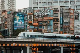 雷军投资的奶茶“引爆”深圳！新商场开业，超6万人排队，代购费炒到500元，连交警都急了图片