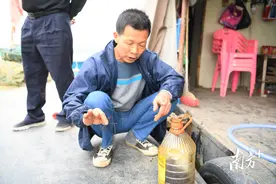 西江上的“捞人”渔民｜南方特稿图片
