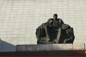 追思先烈，铭记他们的丰功伟绩图片