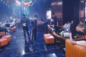 南宁一包厢内，8人喝了这种“奶茶”当场被警方带走图片