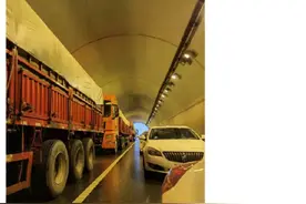 “堵了三小时！”西汉高速因交通事故大堵车，部分收费站入口暂时封闭图片