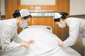 “守护好逝者最后一程”的别样医护图片