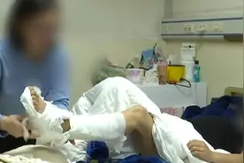 逆行把人撞骨折 外卖骑手：我送餐快超时了！5万手术费该谁出？视频封面