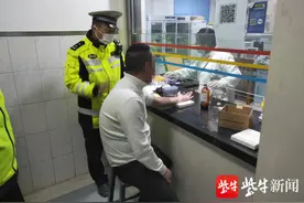 “无中生友”坚称自己没开车！苏州常熟一男子酒后驾车遇民警，慌乱之下弃车而逃图片