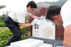 缅怀时代楷模，传承榜样力量！我市举行缅怀“时代楷模”黄文秀活动图片