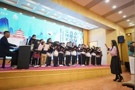 青山绿水乐课堂 | 歌唱家邓容指导，小学生唱响《十送红军》图片