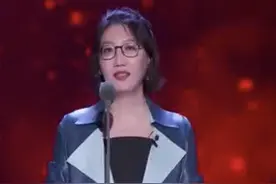 《吐槽大会》易立竞回应提词器争议：限制了姐的发挥图片