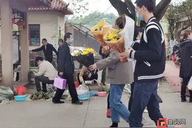 自贡市清明祭扫文明有序图片
