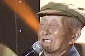 泪目！93岁抗美援朝老兵演示匍匐前进，网友：刻入骨血的记忆图片