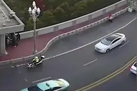 铁骑小姐姐一路疾驰，为心梗患者抢通生命通道视频封面