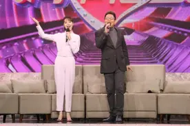 轮椅上的追梦人用画笔纂刻新的人生图片