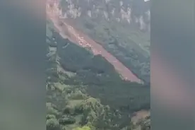四川洪雅县山体崩塌3人失联，专家预测再度崩滑可能性大视频封面