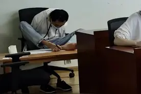 考场用脚写字，考上985研究生！高校的操作太暖了图片