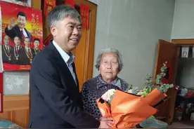 泰州市领导走访慰问部分烈士家属代表图片