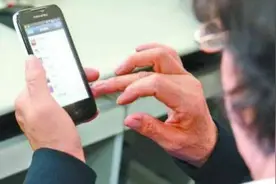 老人找客服太难了！满耳温馨提示，就是不解决问题图片