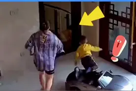 哥哥为救妹妹不小心摔倒，看到妹妹没事开心地手舞足蹈，网友：哥哥好暖图片