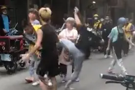 因出餐慢广州一骑手与餐厅起冲突，双方大打出手，骑手已停职视频封面