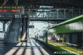 南京进京列车D715/6次停运图片