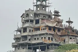 广西一农民斥资1500万建了栋“怪楼”！最多一天上万人去参观图片