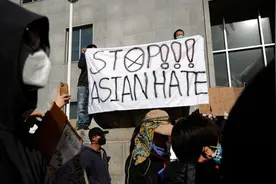 美国女子辱骂亚裔服务员 被控仇恨犯罪图片