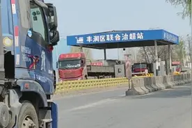 治超站服毒身亡卡车司机哥哥再发声：警方已向家属通报情况视频封面