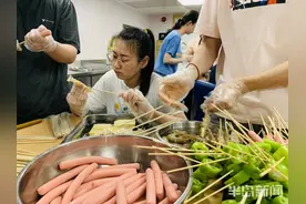 海上烧烤、乒乓竞赛……海试即将结束“海九”丰富多彩文化生活搞起来图片