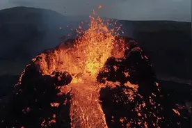“飞”临其境！无人机带你近距离穿越冰岛火山