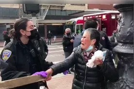 美华裔老太“反杀”袭击者视频曝光：头中拳后 抄起木棍一顿打图片