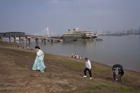 汉服的历史：最重要特征是右衽，有被影响有被模仿图片