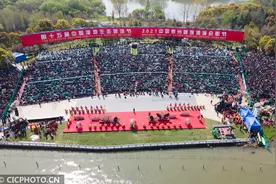 江苏姜堰：千篙万桨闹溱湖图片