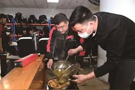 业绩爆雷 顺丰全天一字跌停图片