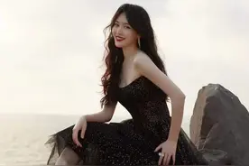 唐嫣身着抹胸长裙，展现完美身材图片