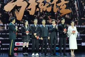 李易峰爱啃馒头、张馨予兼职红娘，首部火箭军题材剧主创亮相图片